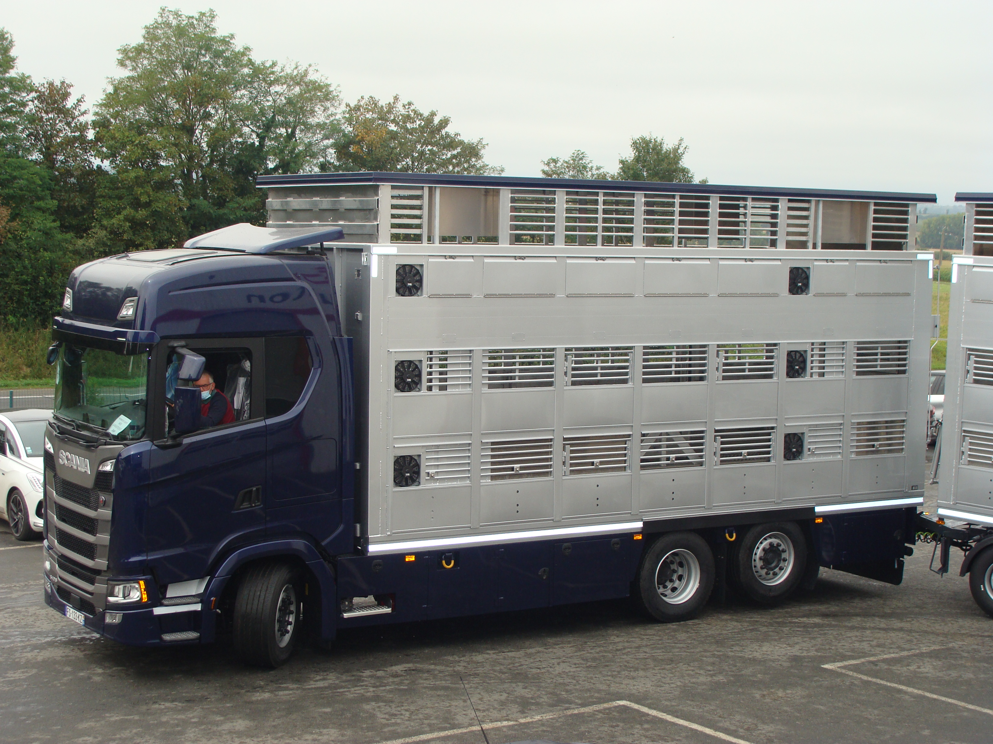 B3PR05 -  PORTEUR + REMORQUE CARROSSERIES BETAILLERES 2NX BOVINS/ 3NX PORCS